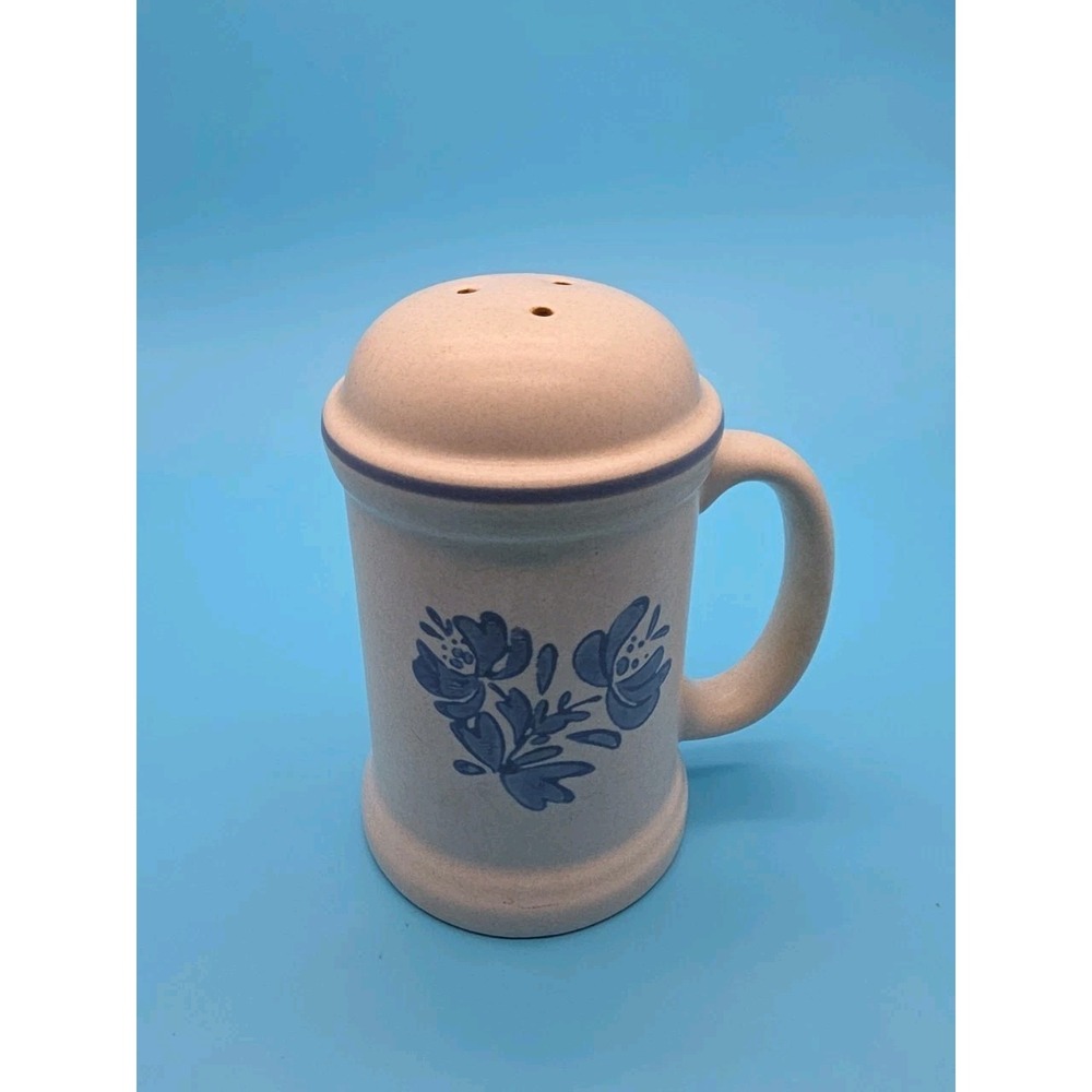 Pfaltzgraff Yorktowne Shaker Stovetop Salt / Pepper 3 Holes 4.5" tall
